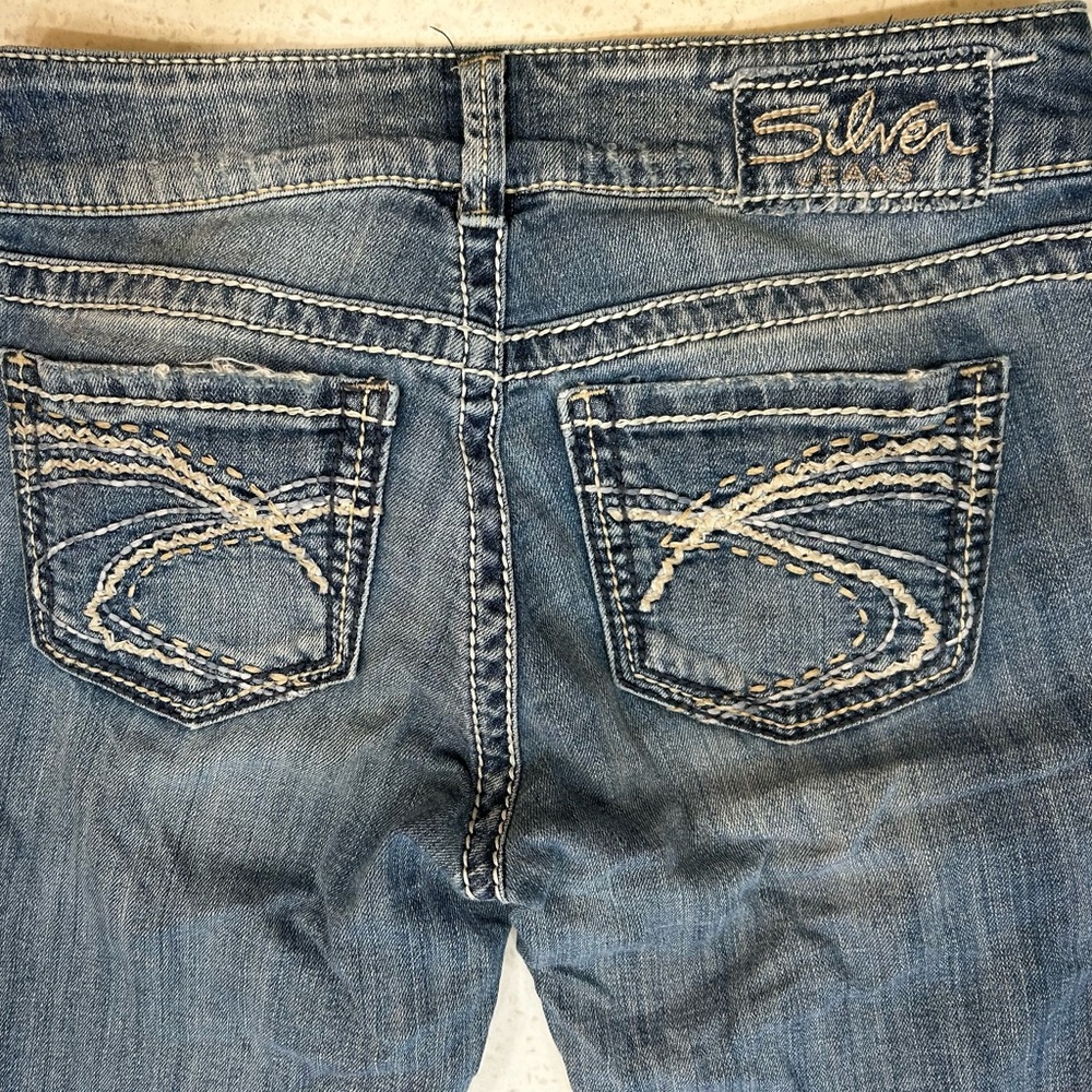 Silver Jeans Suki Capri Denim | Waist 26 Mid Rise Medium Wash